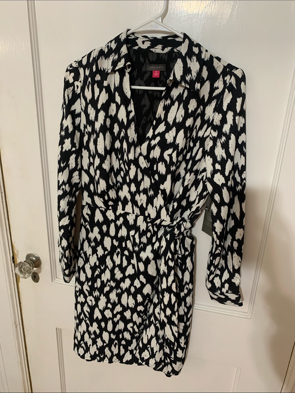 Vince Camuto Black and White Long-Sleeve Printed Wrap Dress